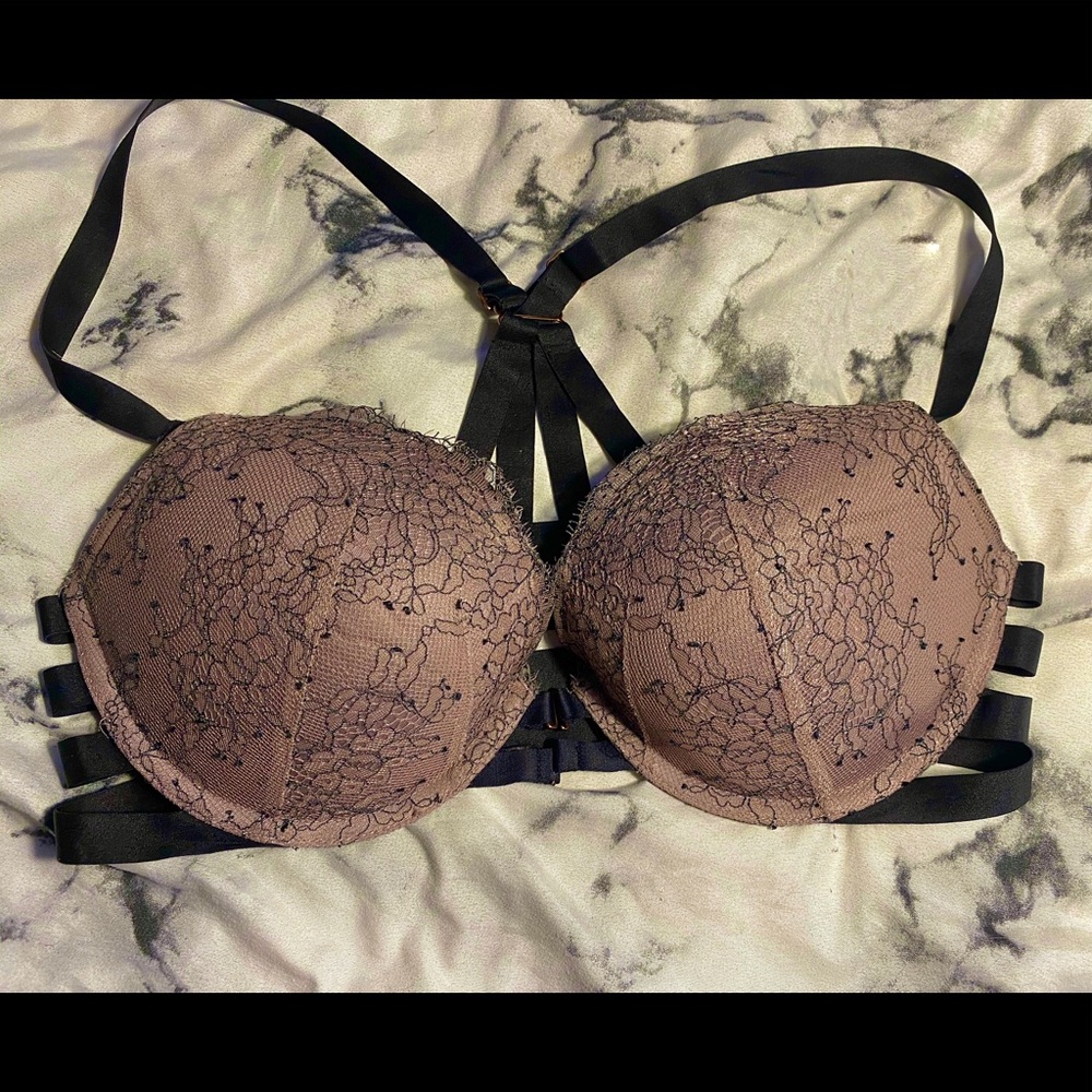 Victoria’s Secret “sexy push up pigeonnant bra”